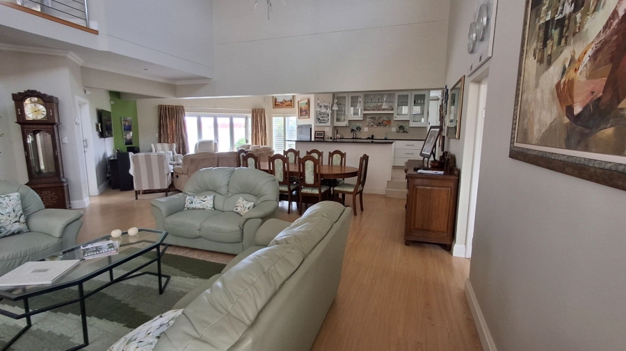 3 Bedroom Property for Sale in Boggomsbaai Western Cape